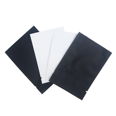 kaufen Farbige Matte Schwarze Weiße Mylarfolie Vakuum-Wärmeversiegelbare Taschen mit Trennstücken für Lebensmittelverpackungen online manufacture